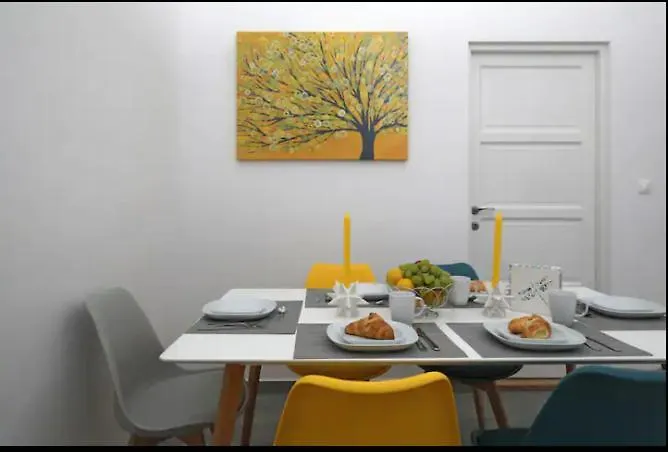 Apartment 3Bdr-2Bath-3Ac Design Apt, Central, Secured Parking, Quiet Budapest